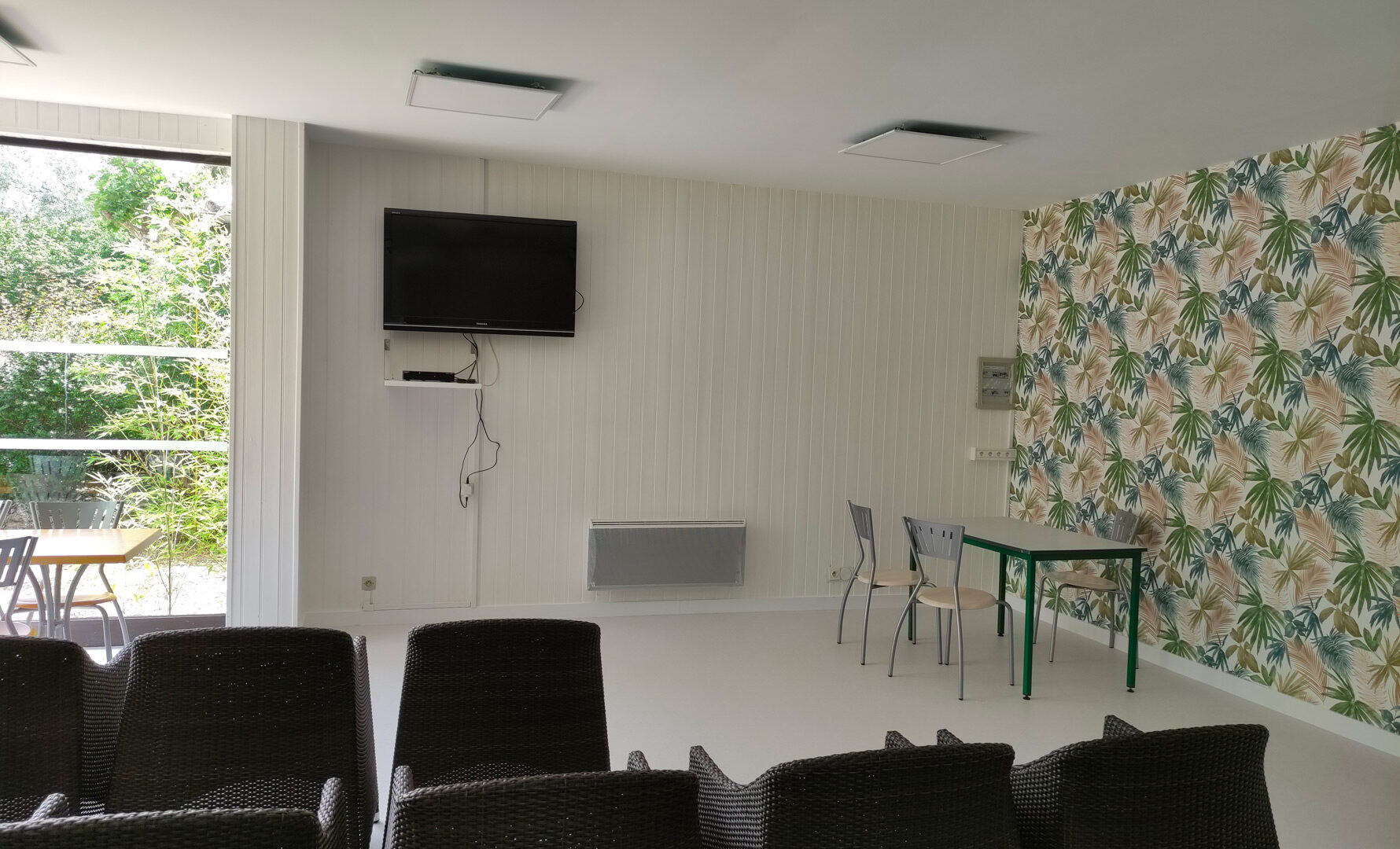 salle-tv-camping-saint-cyr